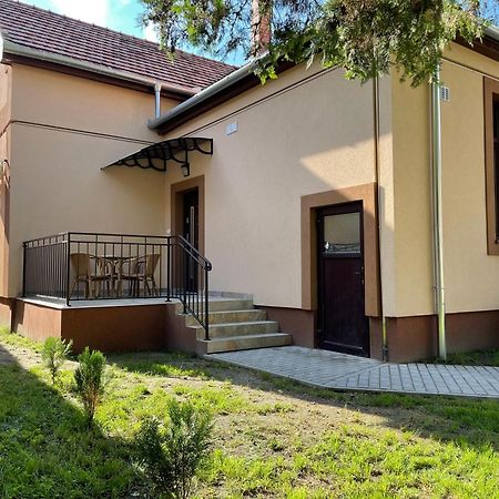 Kovacs Apartmanhaz Kiskunhalas Oda fotoğraf