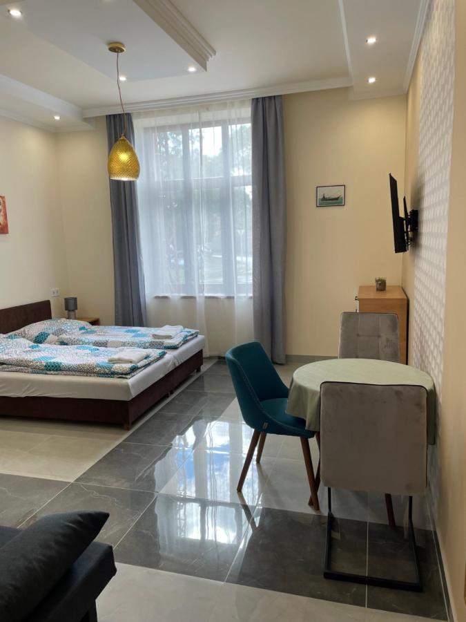 Kovacs Apartmanhaz Kiskunhalas Oda fotoğraf