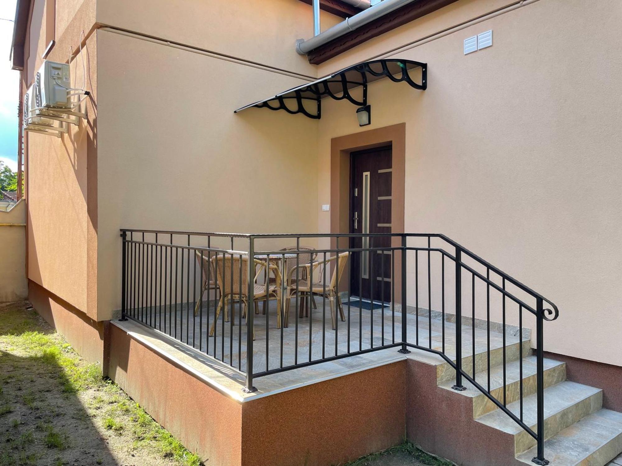 Kovacs Apartmanhaz Kiskunhalas Oda fotoğraf
