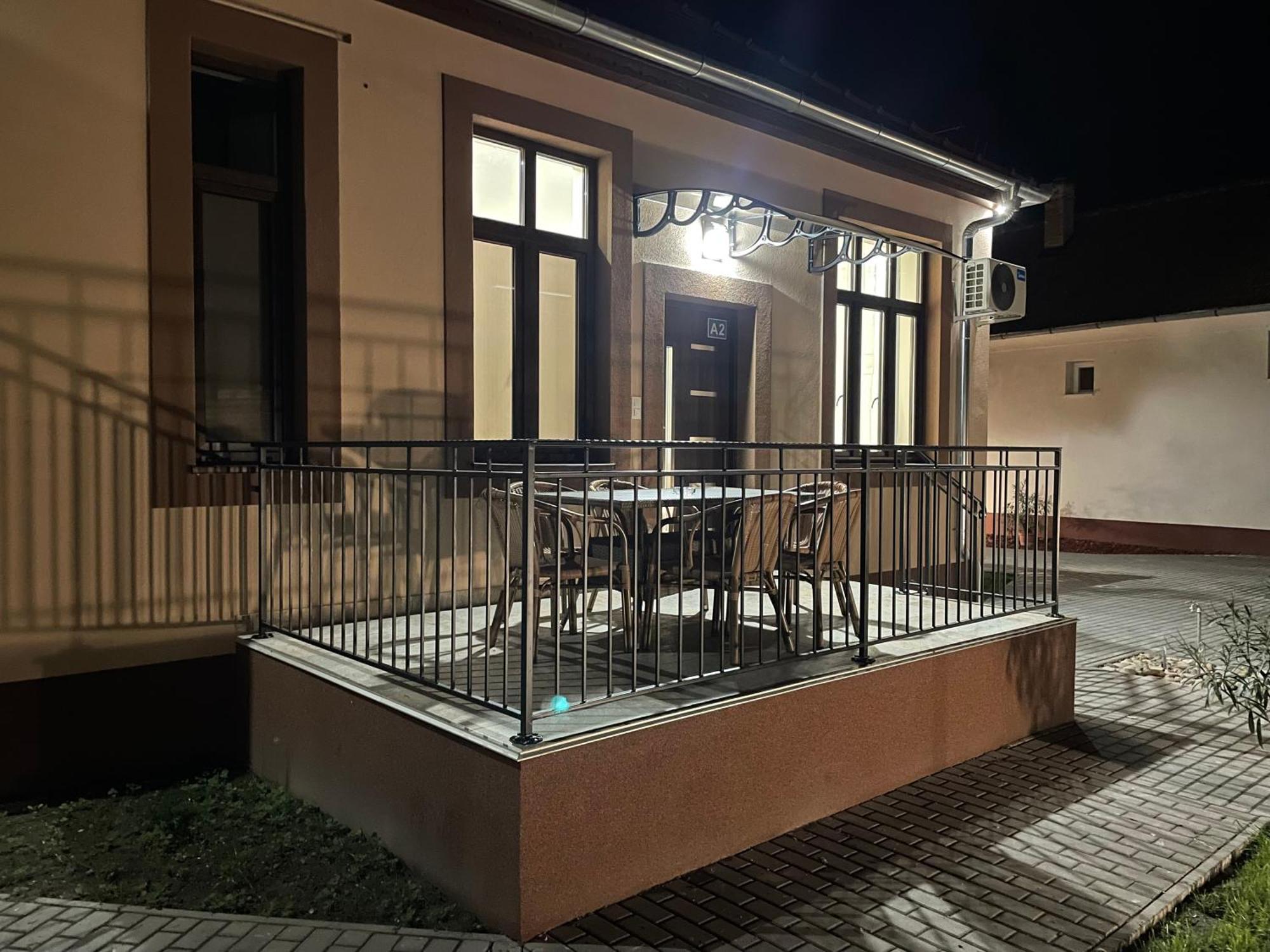 Kovacs Apartmanhaz Kiskunhalas Oda fotoğraf