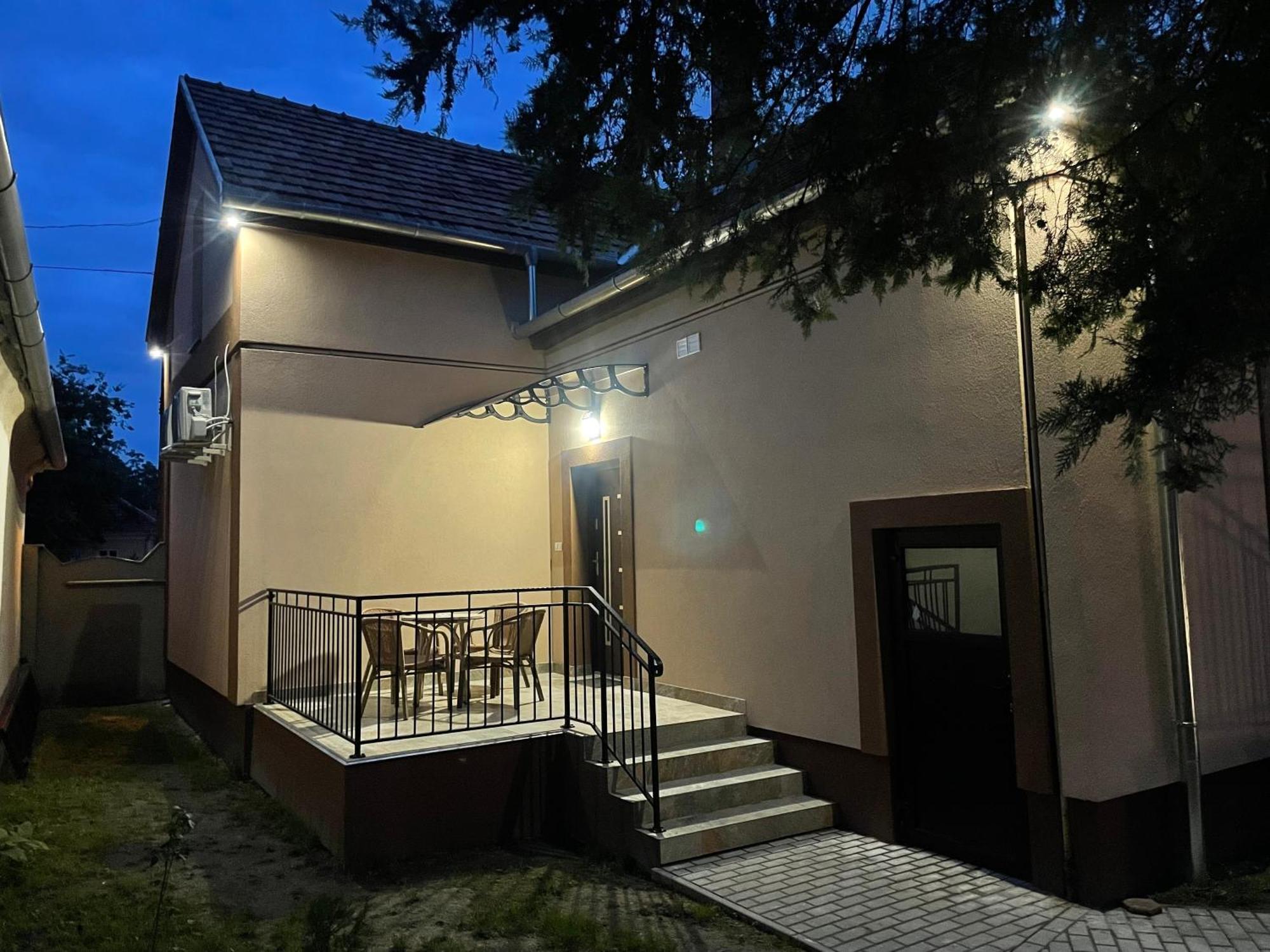 Kovacs Apartmanhaz Kiskunhalas Oda fotoğraf