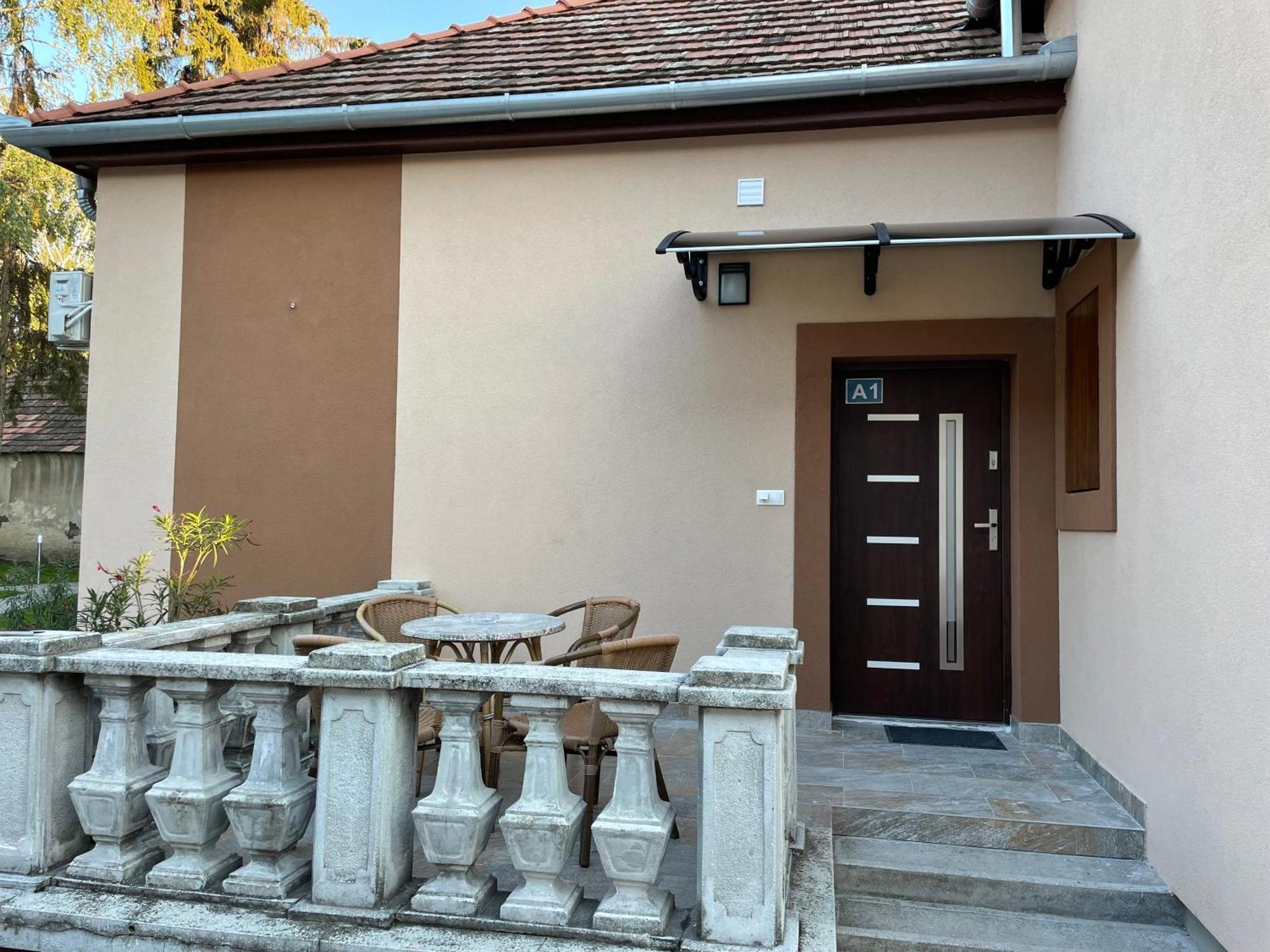 Kovacs Apartmanhaz Kiskunhalas Oda fotoğraf